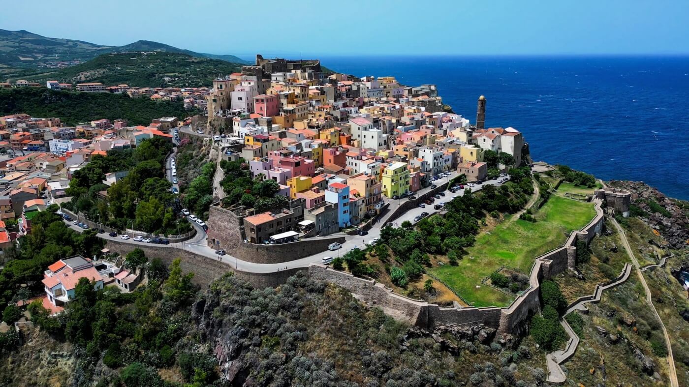 Castelsardo Sardaigne - Village médiéval coloré perché sur promontoire rocheux