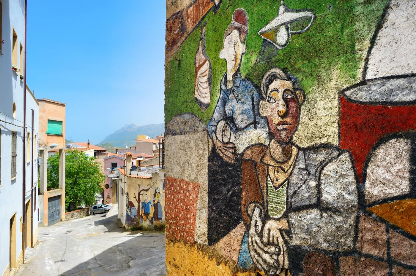 Fresques murales colorées dans le village d’Orgosolo en Sardaigne