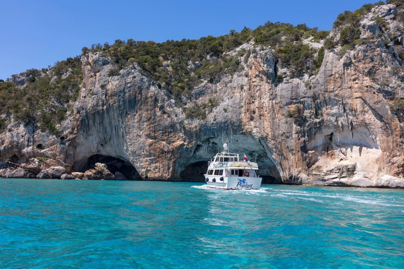 Excursion en bateau devant la grotte du Bue Marino en Sardaigne